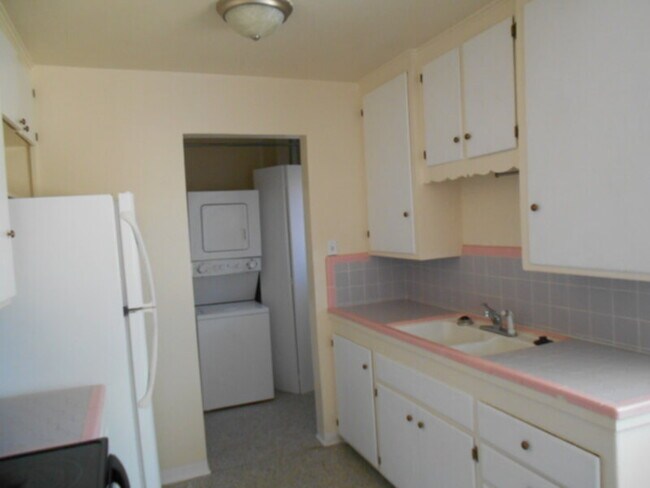 Building Photo - 433-B Manzano