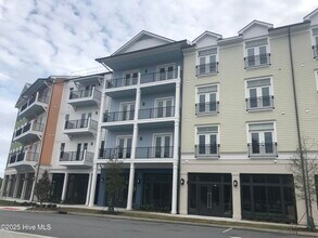Building Photo - 204 Arcadian Row