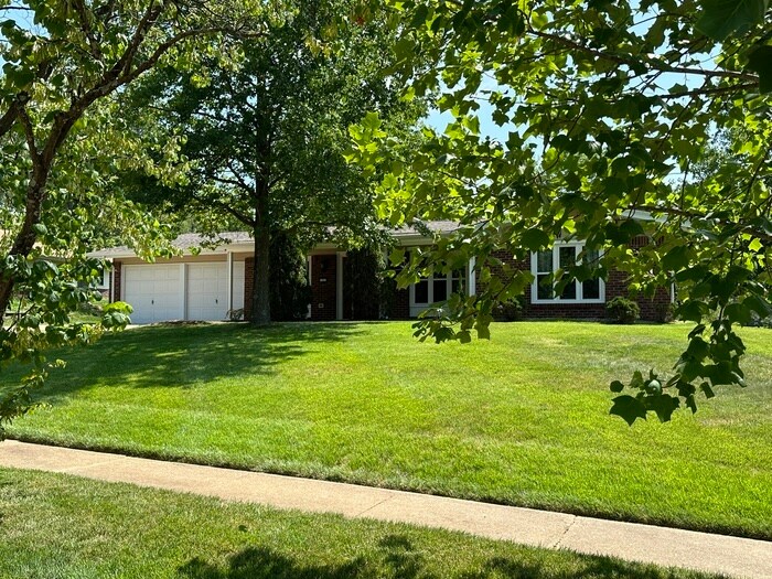 Primary Photo - Three Bedroom House In Ballwin, Mo.