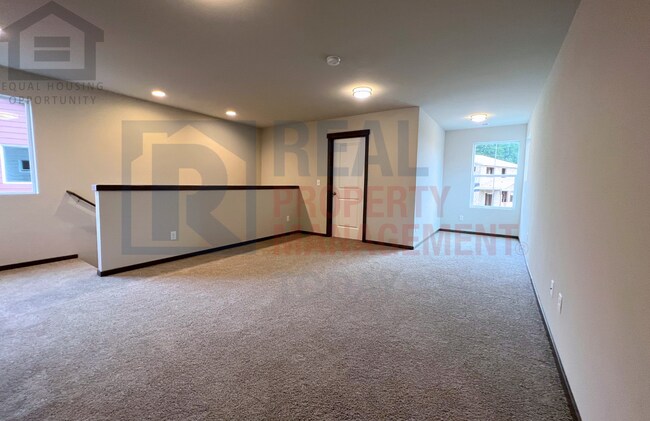 Foto del edificio - Stunning 5 Bedroom! Great Location!