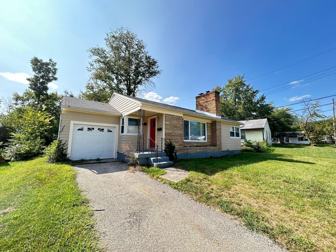 Primary Photo - Rutland House ** MOVE IN SPECIAL $75 GIFT ...