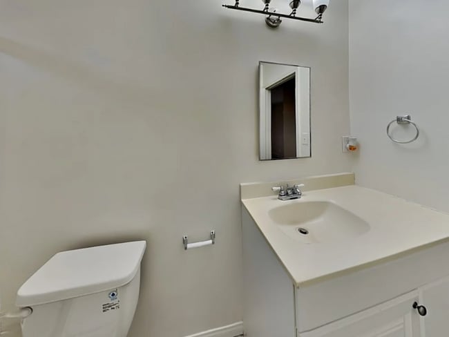 Foto del edificio - 7945 Lasaine Ave