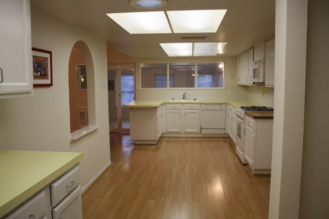 Foto del edificio - 5006 Green Oaks Dr