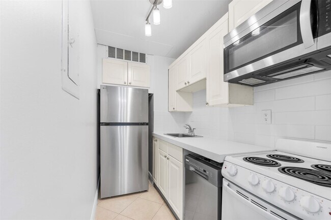 Foto del edificio - 815 Middle River Dr