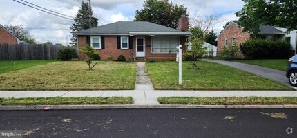 Building Photo - 842 Noland Dr