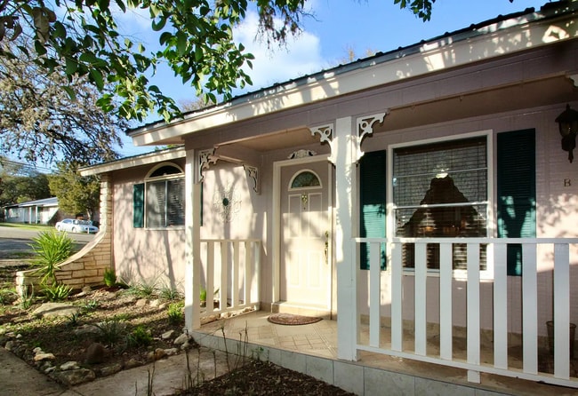 Building Photo - 805 Hazelton St