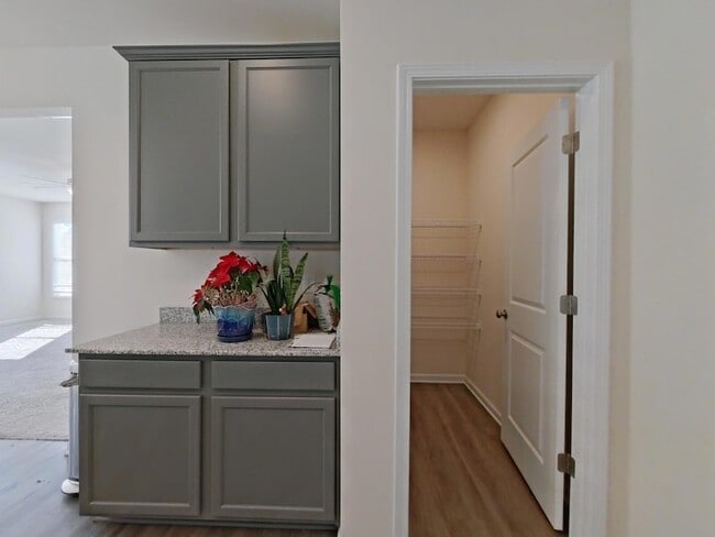 Building Photo - 518 Count Fleet Ct