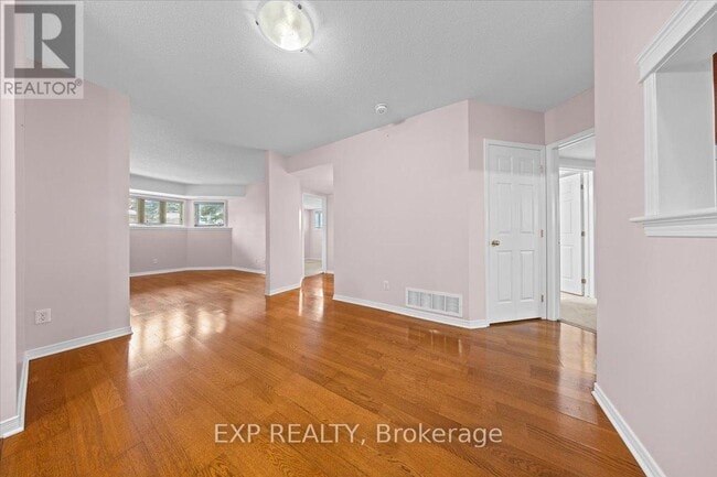 Building Photo - 80-80 Briargate Private