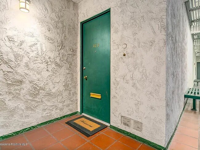 Foto del edificio - 985 E California Blvd