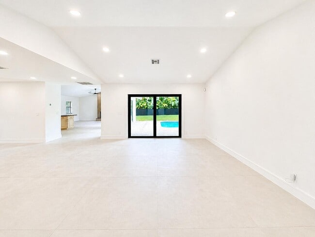 Foto del edificio - 4823 NW 91st Way