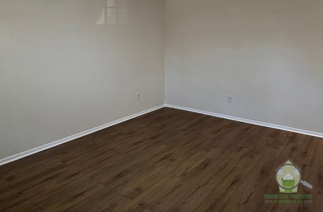 Foto del edificio - 2610 State Park Rd