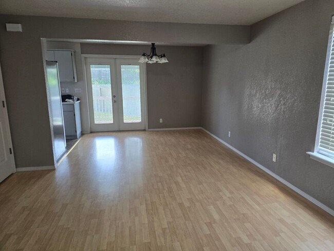 Foto del edificio - 3 bed 2 bath   Home for Rent in Grants Pass