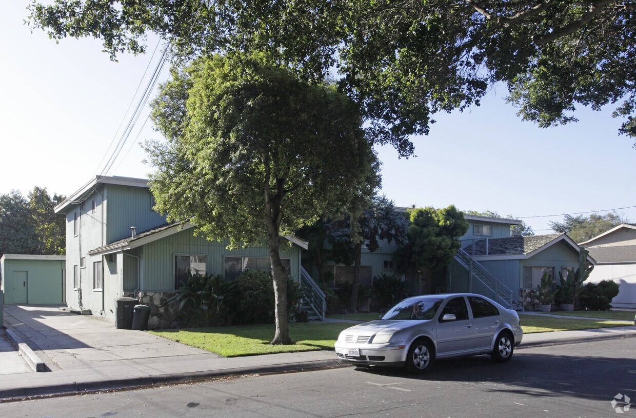 Primary Photo - Bautista Apartments