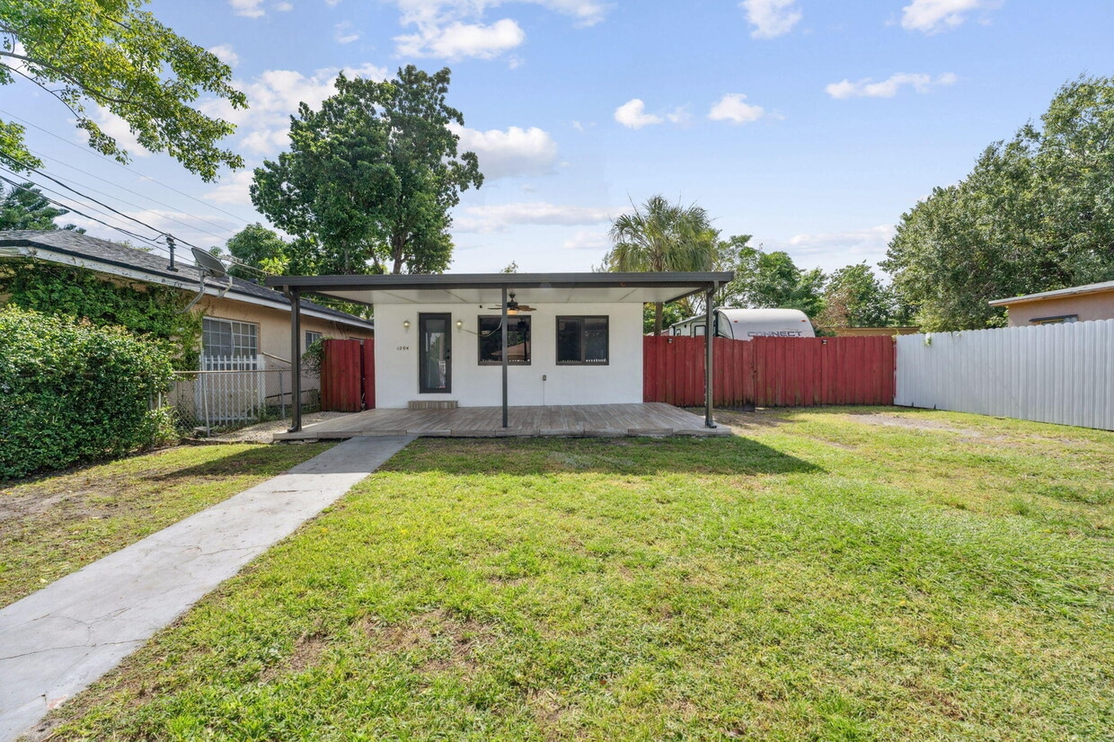 Primary Photo - 1204 NW 70th St