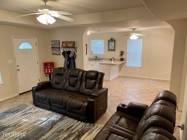 Foto del edificio - 3 br, 2 bath House - 105 Huge Oak St