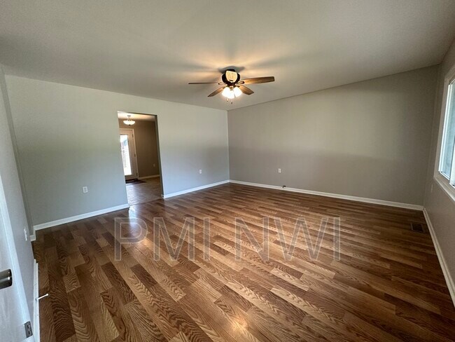 Building Photo - 325 Lahonda Dr