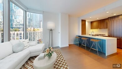 Building Photo - 400 W 61st St