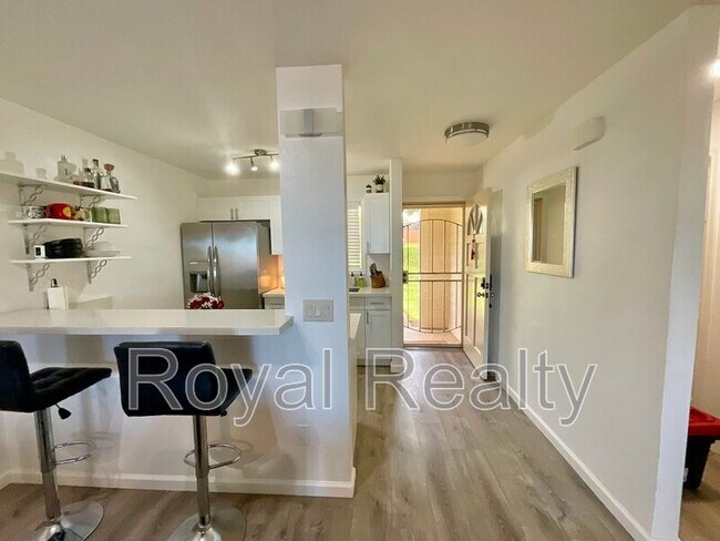 Building Photo - 92-1189 Palahia St M105