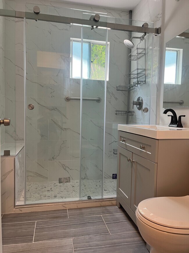 Foto del edificio - 517 W Lexington Dr