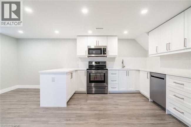 Building Photo - 5482 Randolph Crescent