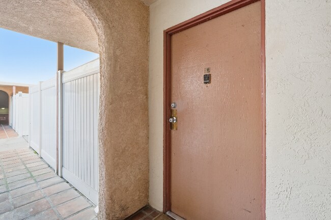 Foto del edificio - 7924 Woodman Ave