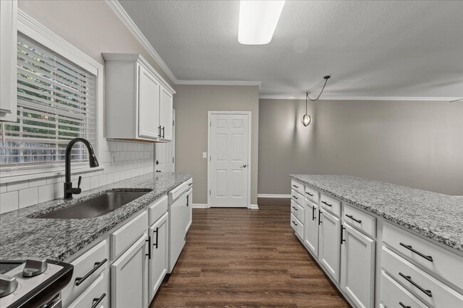 Building Photo - 27 Corinth Rd