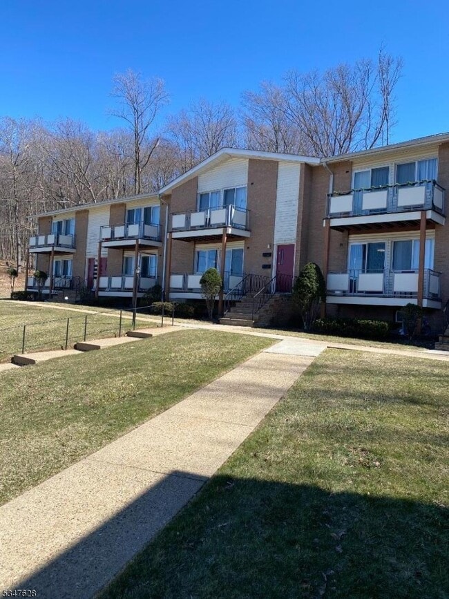 Foto del edificio - 156 US-46