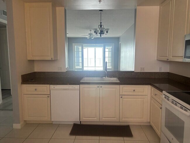 Building Photo - 31 Harbour Isle Dr W