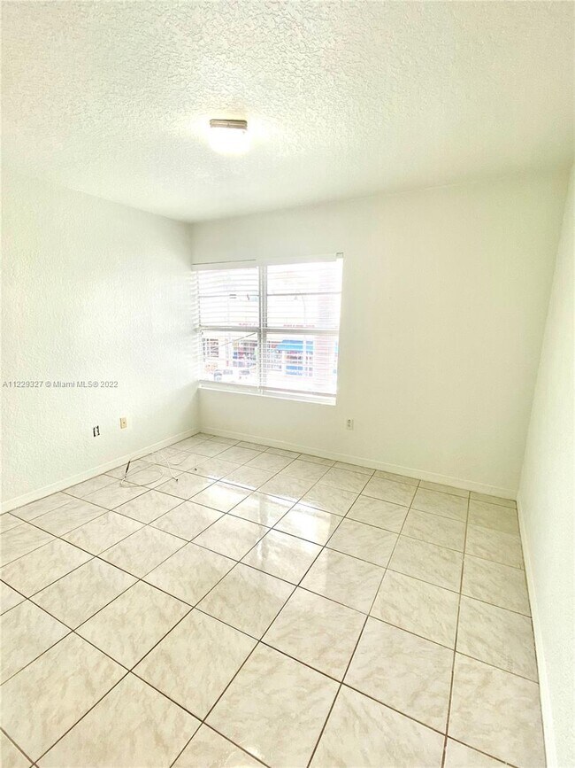 Building Photo - 7326 Collins Ave
