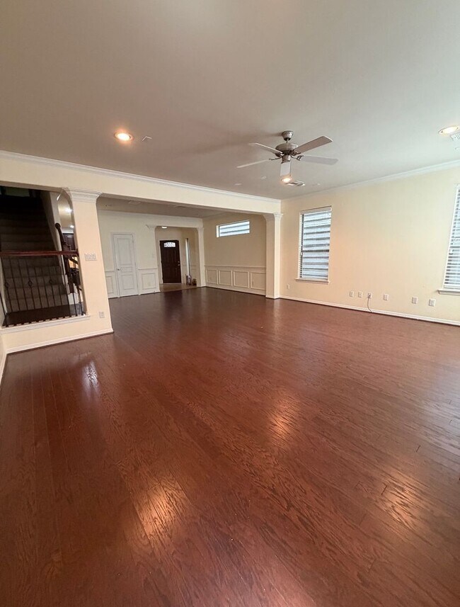 Foto del edificio - 1048 W 26th St