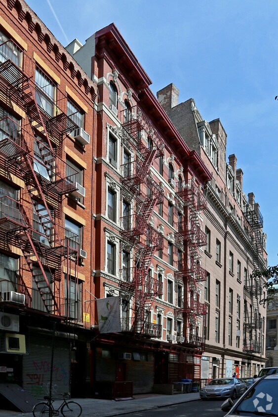 Building Photo - 152 Baxter St