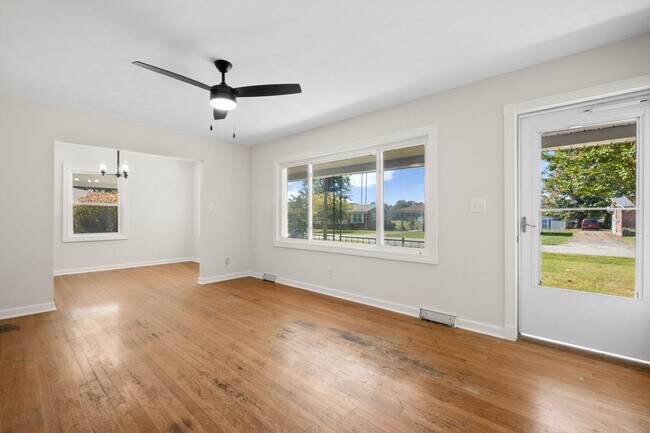 Foto del edificio - 213 Fairview Dr