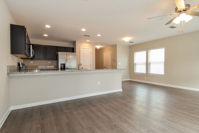 Foto del edificio - 12719 Camden Rd