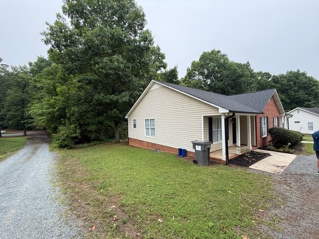 Building Photo - 2831A Bobwhite Cir