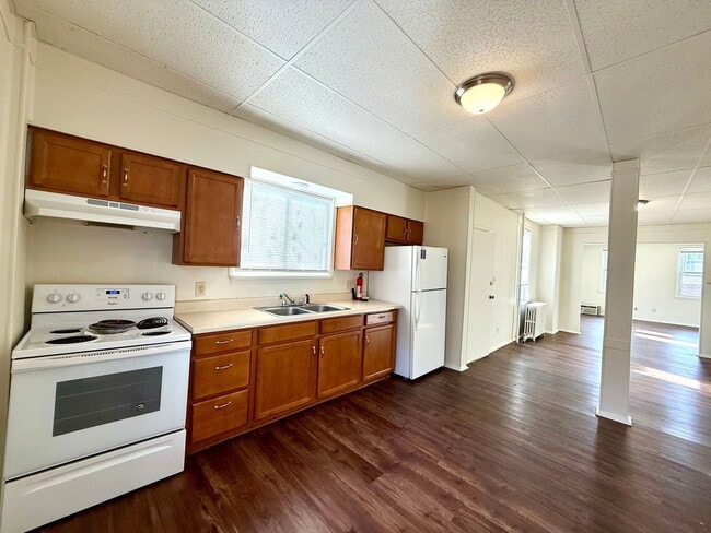 Building Photo - 305 S Front St