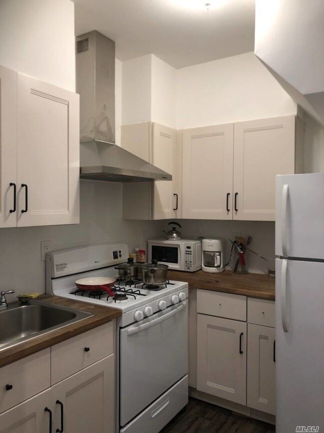 Building Photo - 157-02-157-45 45th Ave