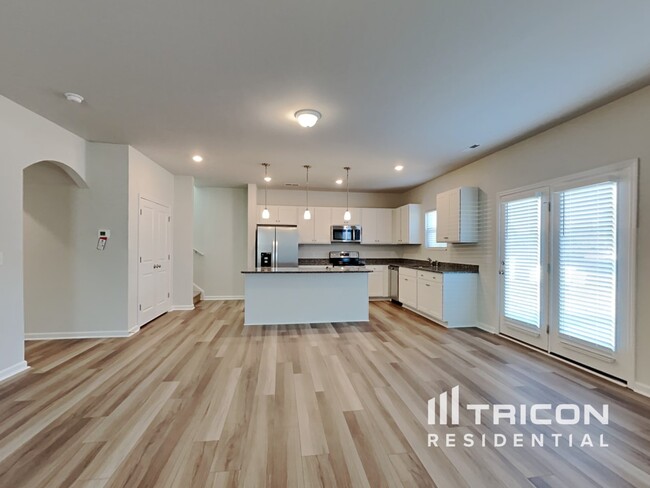 Building Photo - 3733 Streamside Dr