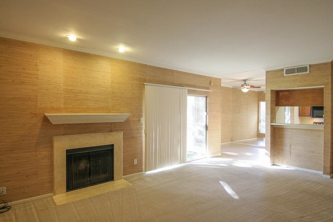 Building Photo - 6500 Harbor Town Dr
