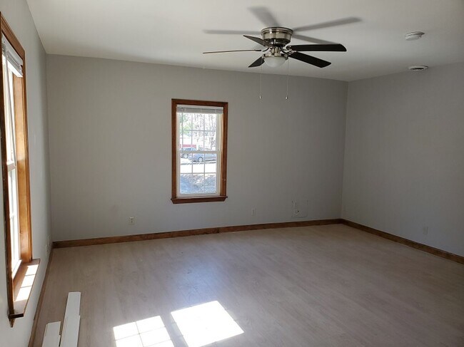 Building Photo - 266 Pleasant St