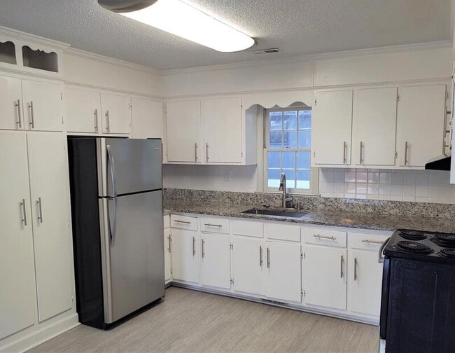 Building Photo - 15 N Fisher St