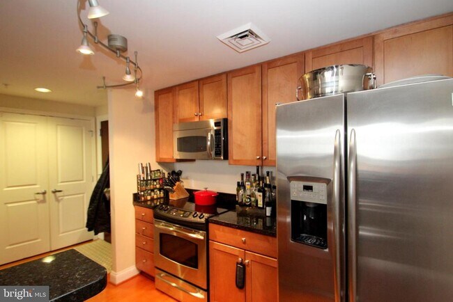 Foto del edificio - 1020 N Highland St