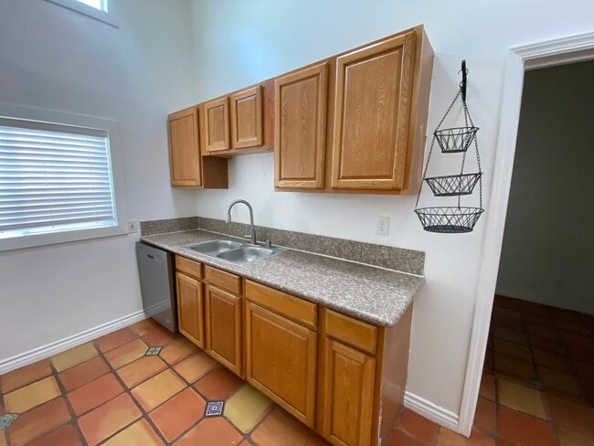 Building Photo - ***$300 Move-in special***Spacious 2 bed +...