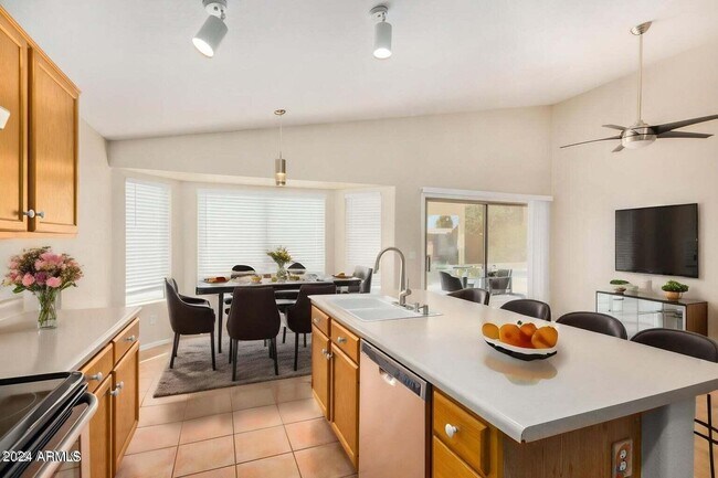 Building Photo - 2830 S Arroyo Ct