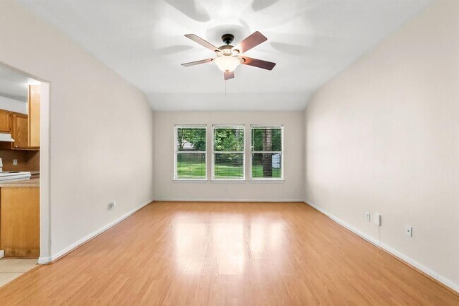 Foto del edificio - 10671 Royal Forest Dr