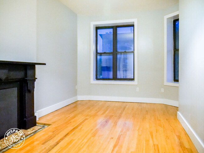 Building Photo - 378 Lewis Ave