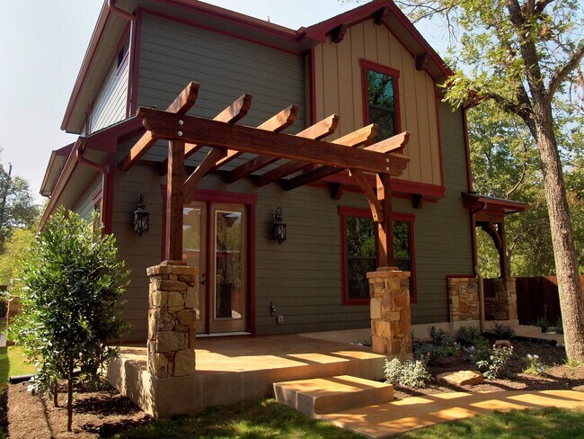 Building Photo - 5201 Leralynn St