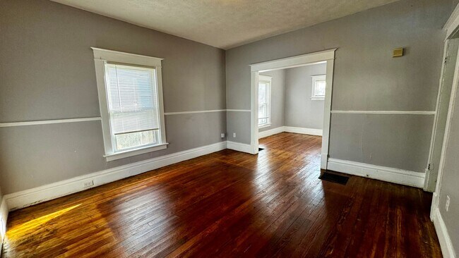 Building Photo - 1142 Bemis-Baxter neighborhood, washer and...