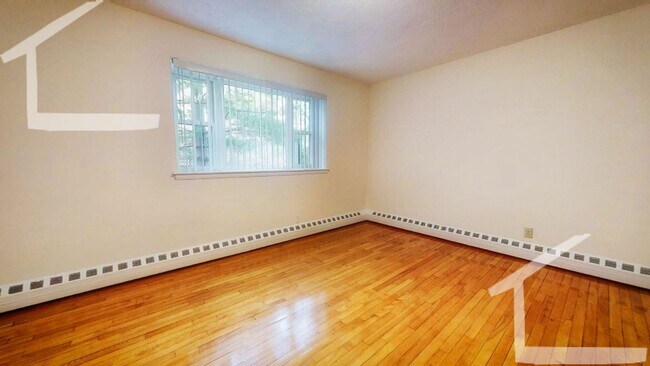 Foto del edificio - Stunning 2 Bed in Brookline! Steps from th...