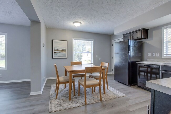 Building Photo - 4 Bed / 2 Full Bath Tri-Level — Garage, Dishwasher, Central A/C, W/D Hookups - Built 2001