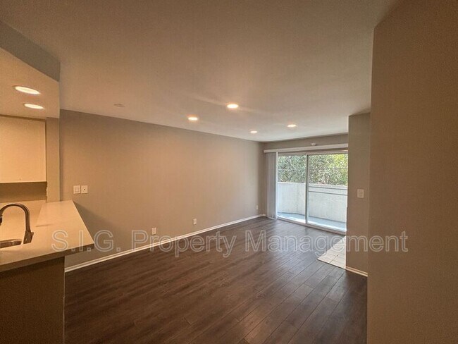 Building Photo - 4500 Laurel Canyon Blvd